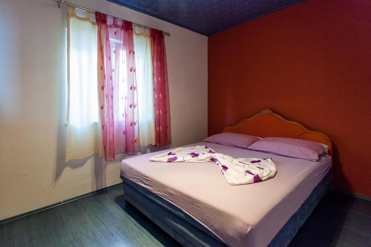 Apartman J & K โปดสตรานา ภายนอก รูปภาพ